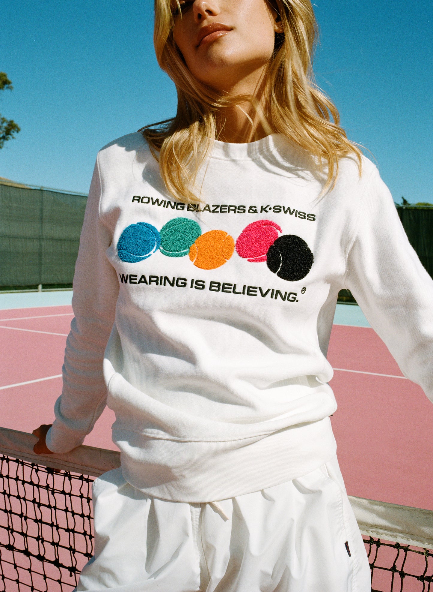 106074-100 | ROWING BLAZERS X K-SWISS CREWNECK-SWEATSHIRT | WEISS
